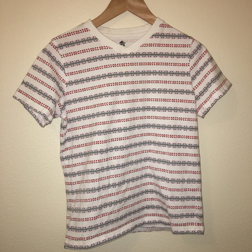 SHOUTHOUSE V-neck Tshirt